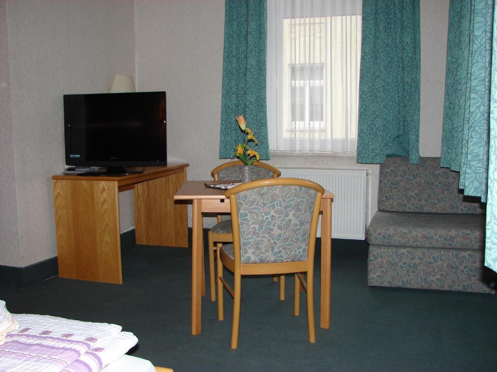 Hotel-Restaurant-Adler Reichenbach im Vogtland Chambre photo
